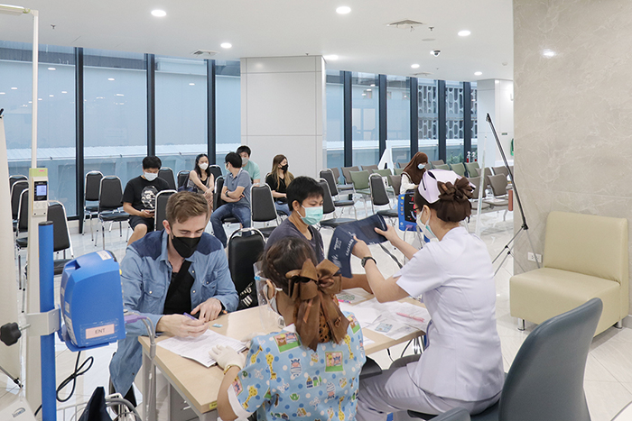 เริ่มแล้ว! ภาพบรรยากาศการเข้ารับวัคซีนทางเลือก Moderna Q4 ปี2564